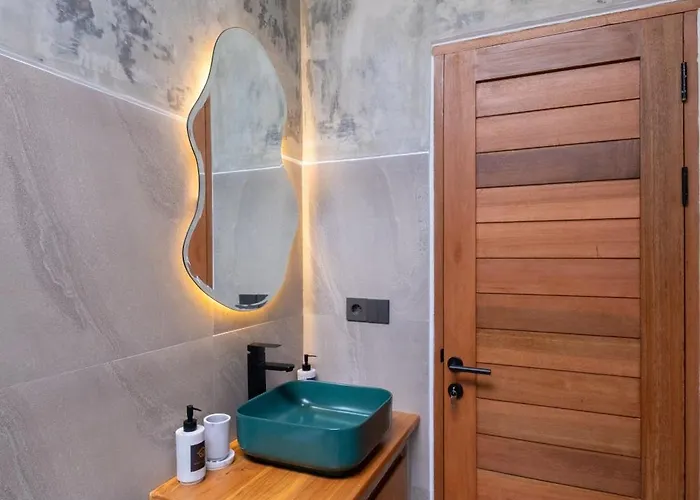 Villa V4- One Bed With Kitchen And Pool - 5 Minutes To The And Restaurant Uluwatu (Bali)